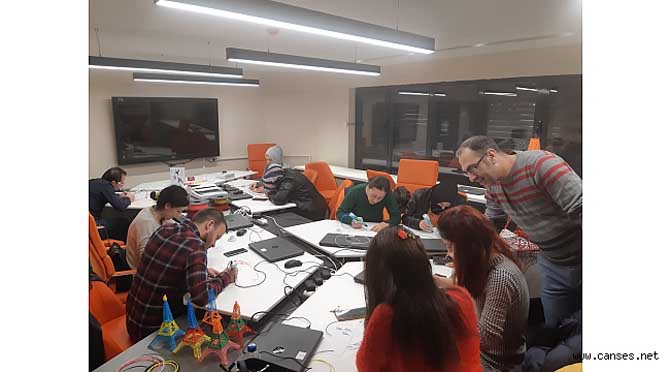 Becerikli Kaşifler Tasarım Beceri Atölyesi Öğretmen Eğitimleri Farkını Hissettiriyor...