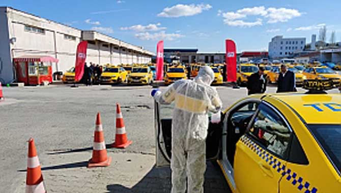 HAVALİMANI TAKSİLERİ KORONAVİRÜSE KARŞI DEZENFEKTE EDİLDİ 