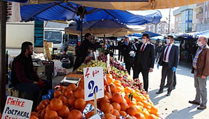İLÇE PAZARINA DEZENFEKTE STANTLARI KURULDU