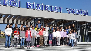 Minik öğrenciler Bisiklet Vadisi’nde güvenli sürüş eğitimi aldı 