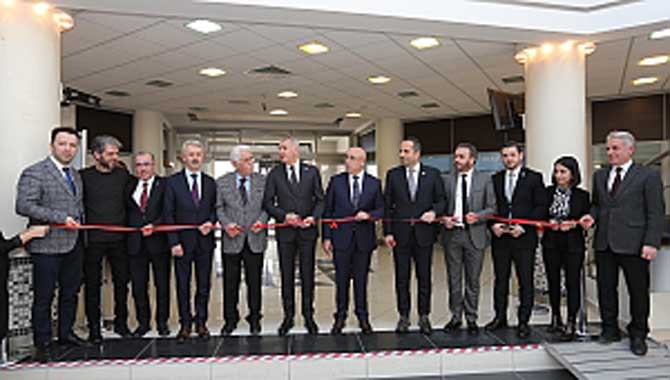 ÖMRÜ DOLAN MALZEMELER SANATA DÖNÜŞTÜ 