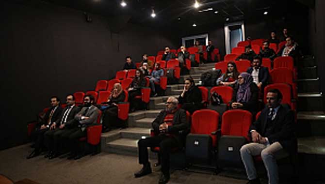 “Oyuncu, hayretin peşinde koşan ve hayreti merak eden bir varlıktır” 