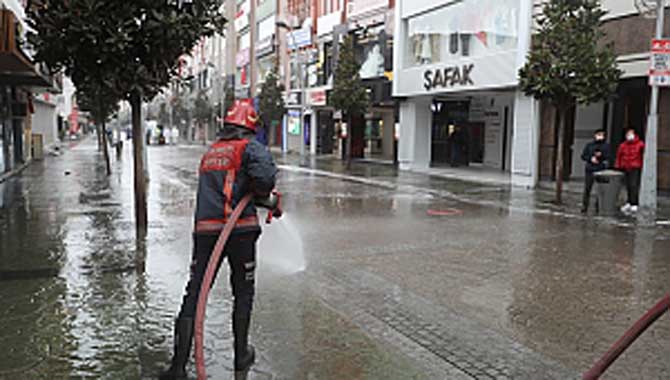 Şehir merkezinde dezenfekte seferberliği