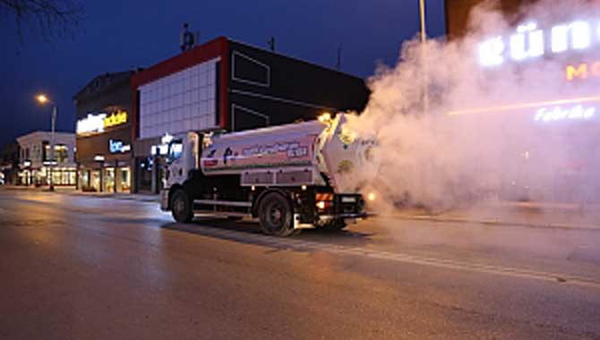 Serdivan’da Sokaklar Bu Cihazla Dezenfekte Ediliyor 