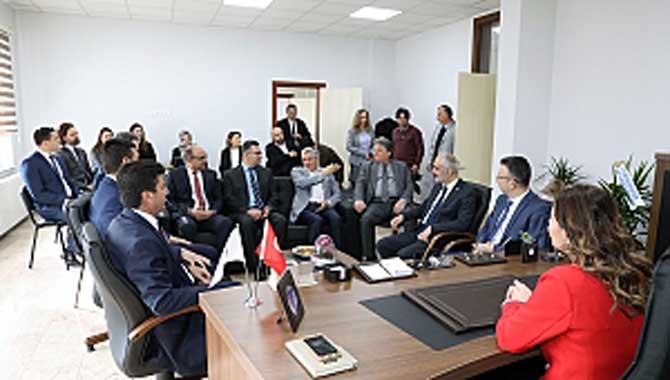 YENİ DEKAN GÖREVE BAŞLADI 