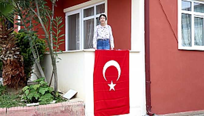 Başkan Alemdar 23 Nisan'ı İstiklal Marşıyla Kutladı 