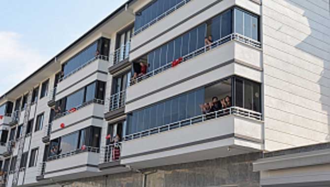 BAYRAM KORTEJİ HENDEK’E NEŞE KATTI