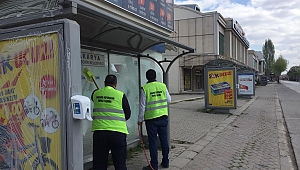 Duraklar Büyükşehir ile temizleniyor 