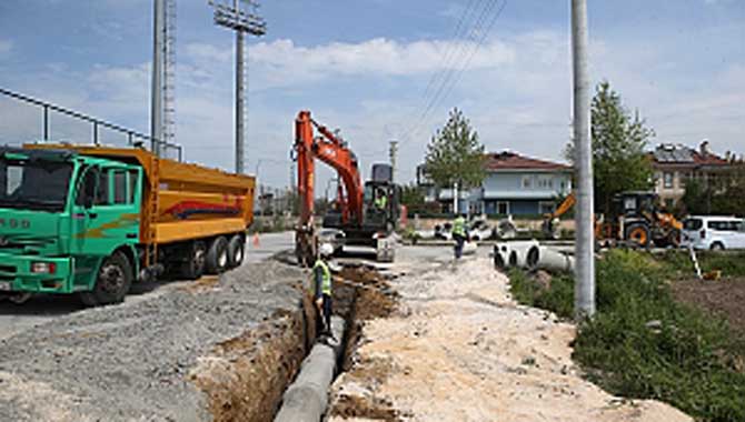 Erenler Ahmet Yesevi Caddesi’ne sağlam altyapı 