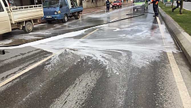 “Karasu Belediyesi Temizlik Ekipleri Hijyen Çalışmalarını Sürdürüyor” 