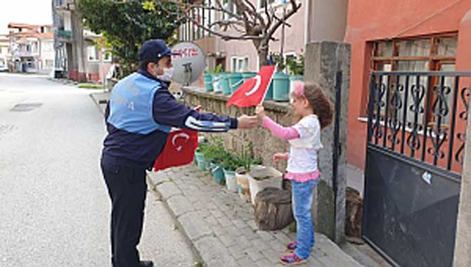 Miniklerin 23 Nisan heyecanı yüzlerinden okundu 