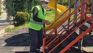 Parklar Dezenfekte Edilerek Yenileniyor