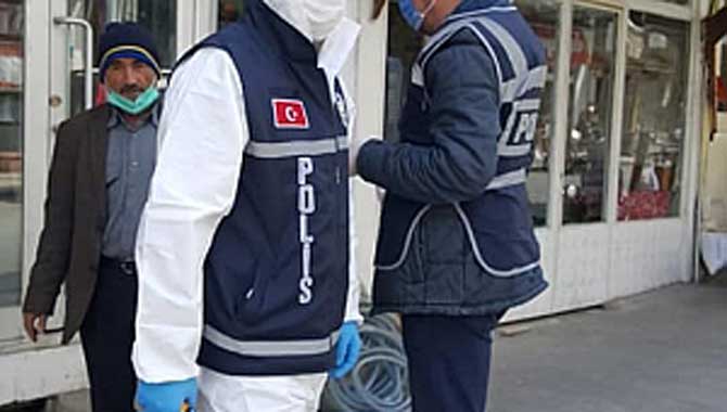 Polis Esnaf ve Vatandaşların Ateşini Ölçtü 