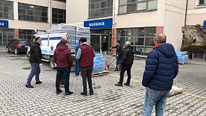 Trabzonlular Derneği’nin sağlık çalışanlarına yardımları sürüyor