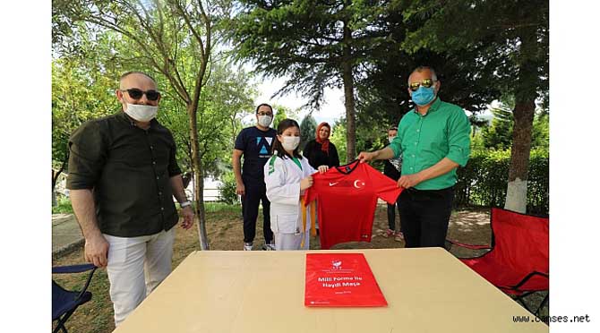 Milli Takım Formasını Minderde de Giymek Nasip Olur