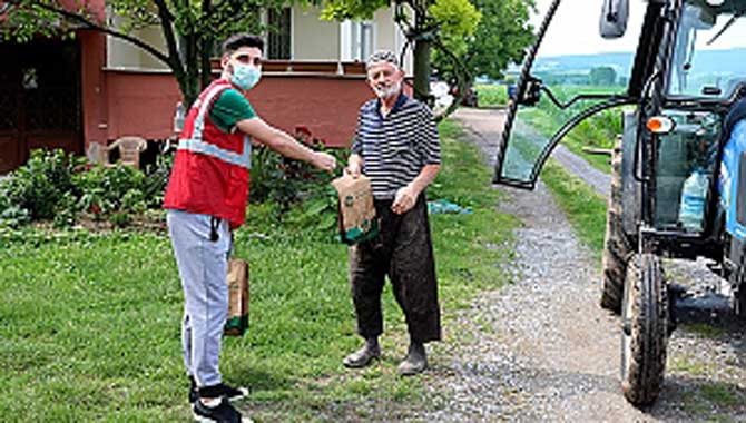 Her eve maske dağıtımı hız kesmeden devam ediyor 