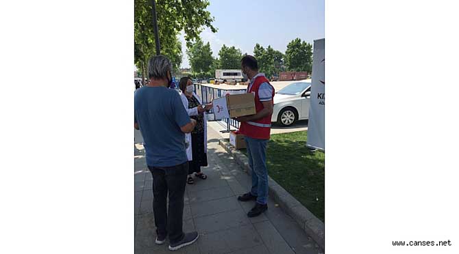 Kızılay Adapazarı Şubesinden Maske Dağıtımı