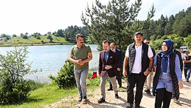 Vali Çetin Oktay Kaldırım İlk Görev Gününde Taraklı İlçesini Gezdi 