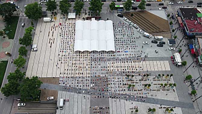 Yüzlerce Sakaryalı Demokrasi Meydanı’nda saf tuttu 