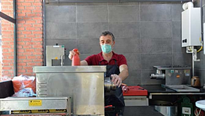 HENDEK BELEDİYESİNDEN KIYMA ÇEKİLİR UYARISI 