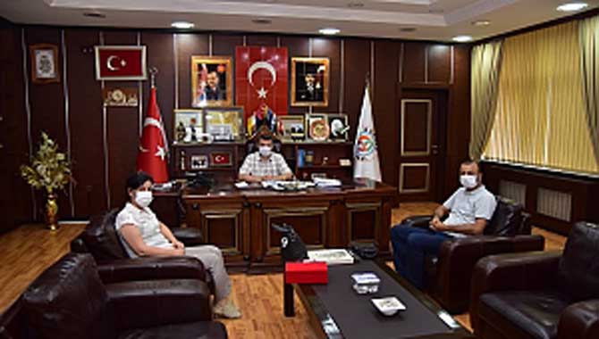 “Kızılay’dan Başkan Sarı’ya Teşekkür Plaketi” 