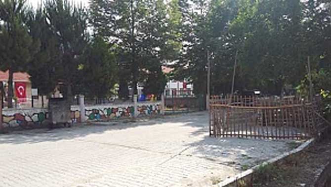 Okulun yanındaki hayvan pazarına tepki