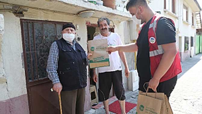 Büyükşehir’in ‘Her Eve Maske’ dağıtımı sürüyor