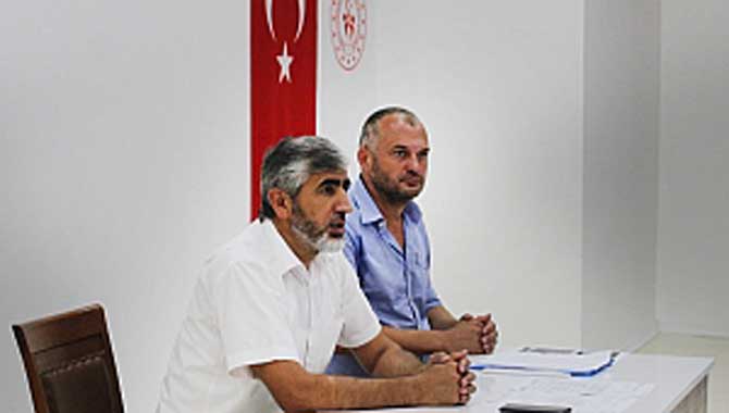 Gençlik ve Spor İl Müdürü Arif Özsoy , İl Müdürlüğüne bağlı Antrenörlerle değerlendirme toplantısı yaptı.