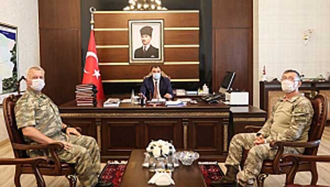 Halef-Selef Komutanlardan Vali Çetin Oktay Kaldırım’a Ziyaret