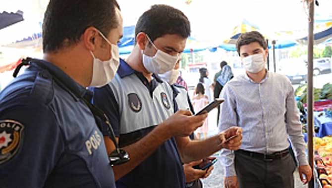 Maske Takmayanlara Ceza Kesildi