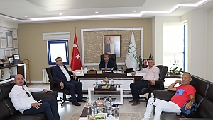 Türkiye Fırıncılar Federasyonu Başkanı Halil İbrahim Balcı, Sakarya Ticaret Borsasını ziyaret etti. 