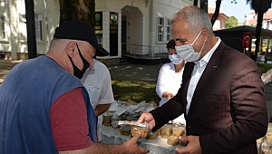 BAŞKAN BABAOĞLU AŞURE İKRAM ETTİ 