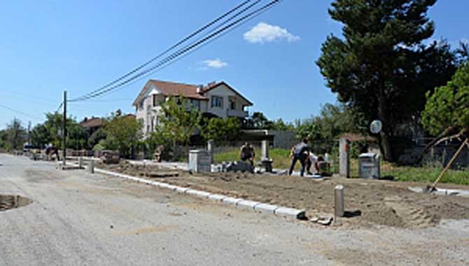 BAYRAKTEPE YENİ YAYA YOLLARI VE CEP OTOPARKLARA KAVUŞUYOR 