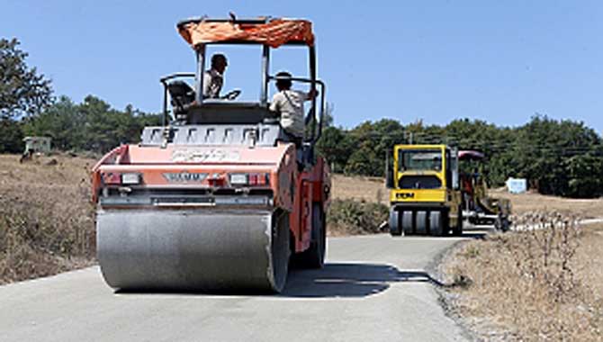 Beton yol çalışmaları Ahibaba Mahallesi’nde devam ediyor 