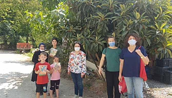 CHP’li kadınlar çocukları mutlu etti 