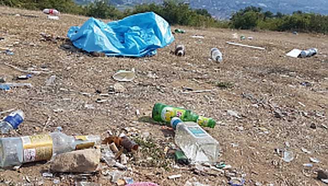 CHP’li kadınlar çöp topladı! 