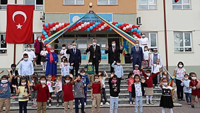 “Çocukların gözlerindeki ışık aydınlık yarınların habercisidir” 