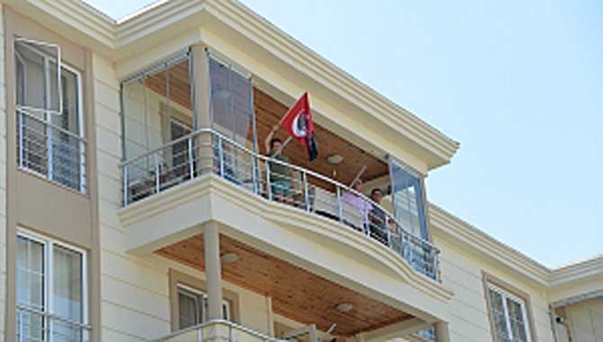 HENDEK SOKAKLARINDA ZAFER COŞKUSU 