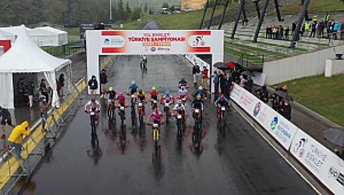 Bisiklet Vadisi şampiyona öncesi test yarışlarına ev sahipliği yaptı 