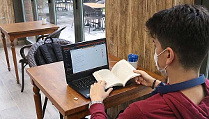 Çay, kahve ve kek ikram 