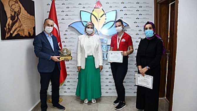 Durmuş, Başarılı Öğrencileri Ödüllendirdi