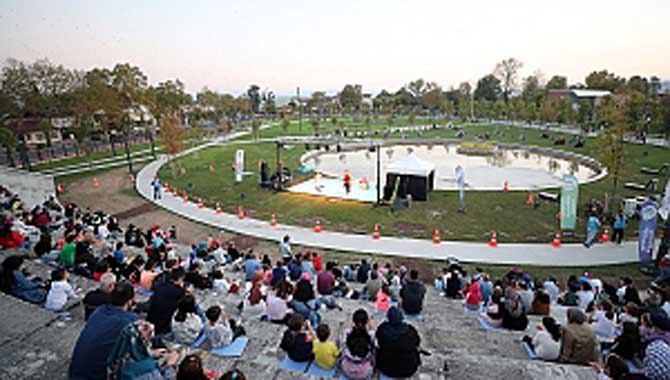 Millet Bahçesi sahnesi minikler için kuruldu 
