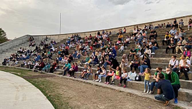 Minik sanatseverler sinemada buluştu 