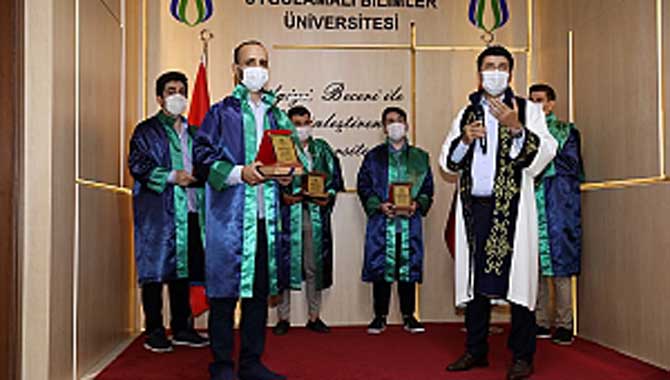 SUBÜ’de dereceye giren öğrenciler ödüllendirildi 