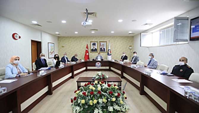 Vali Çetin Oktay Kaldırım Yüz Yüze Eğitim Döneminde Alınan Tedbirlerin Görüşüldüğü Toplantıya Başkanlık Etti 
