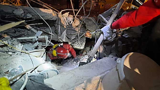 AKUT, enkaz altından 11 can kurtardı 