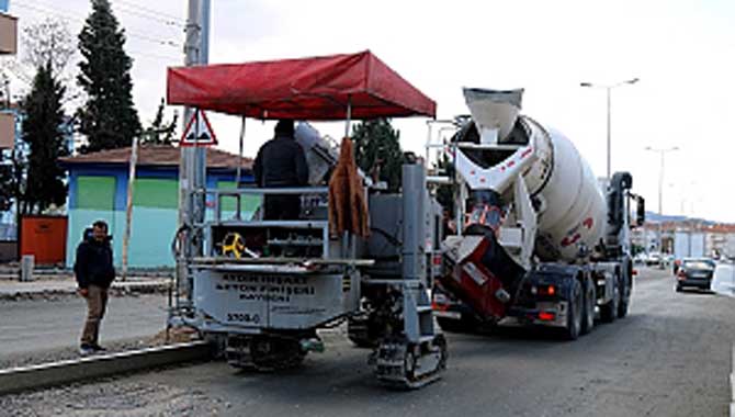 Altyapısı tamamlanan Mehmet Akif Ersoy Caddesi asfalta hazırlanıyor 