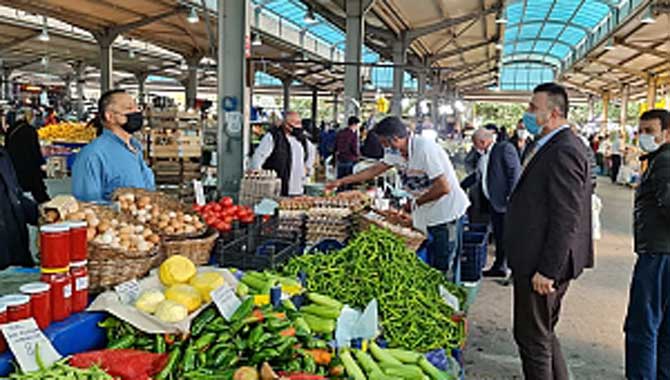 Başkan Özen, Cuma Pazarı Esnafıyla Buluştu 