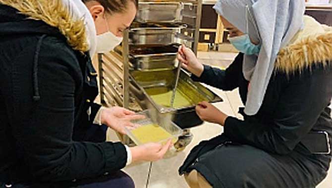 Komşum Projesi’nde Gönüllü Gençler İş Başında