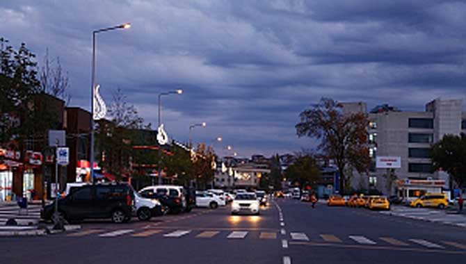 Lale motifli aydınlatmalar şehre çok yakıştı 